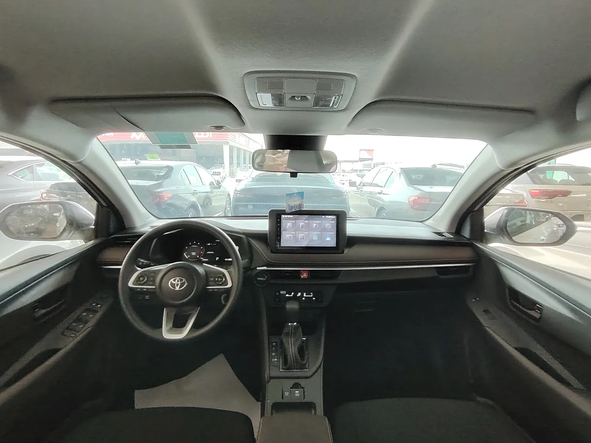 Car image 17