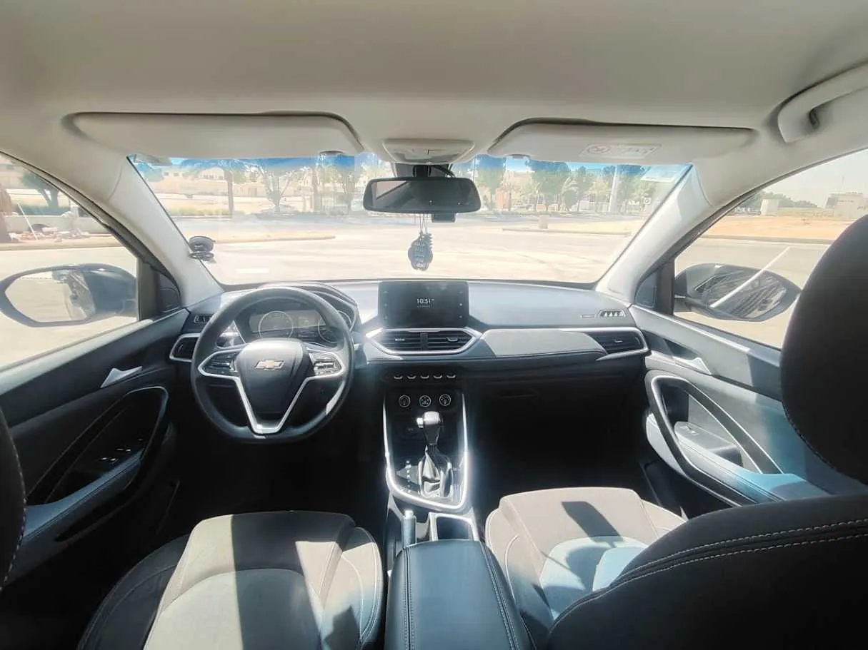Car image 19