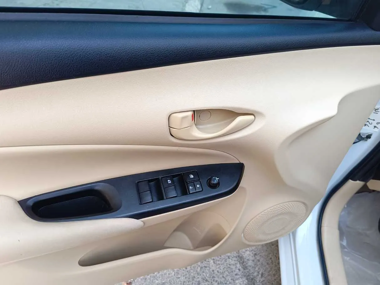 Car image 27