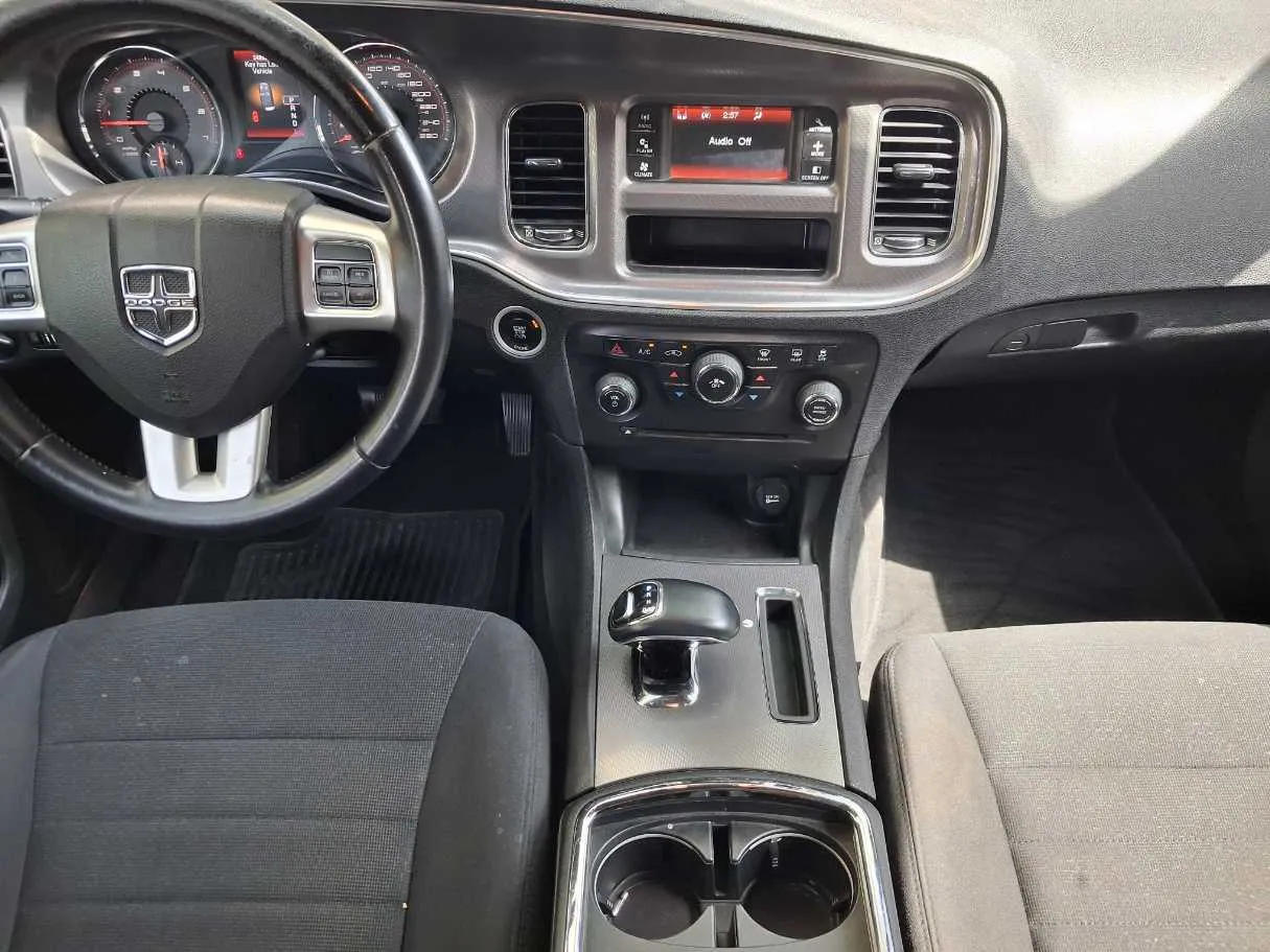 Car image 17