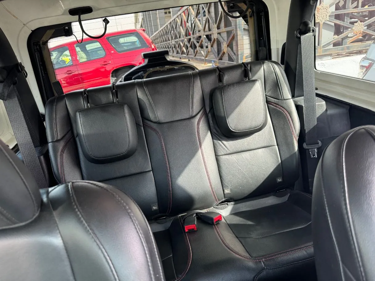 Car image 8