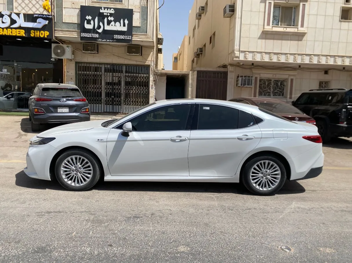 Car image 8
