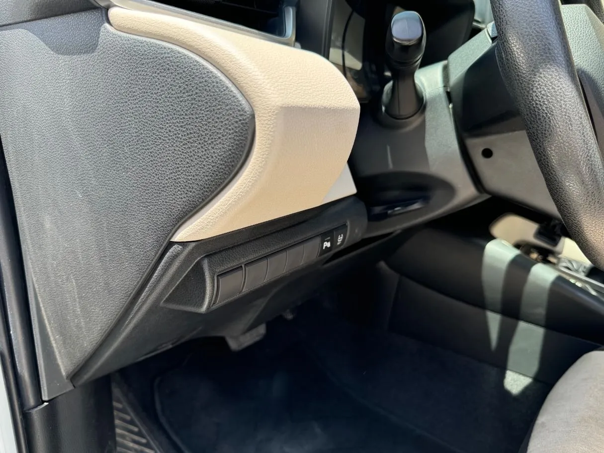 Car image 26