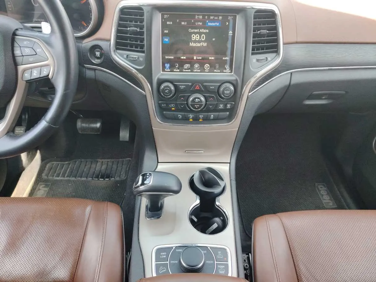 Car image 19