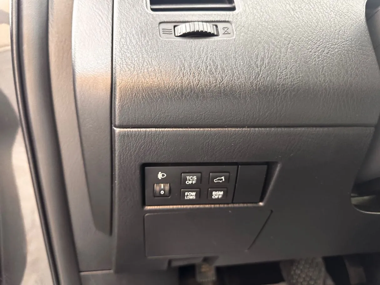 Car image 27