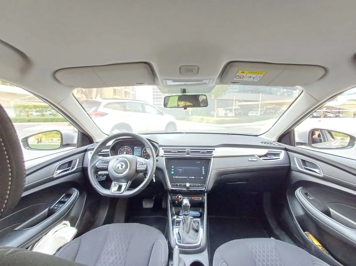Car image 18