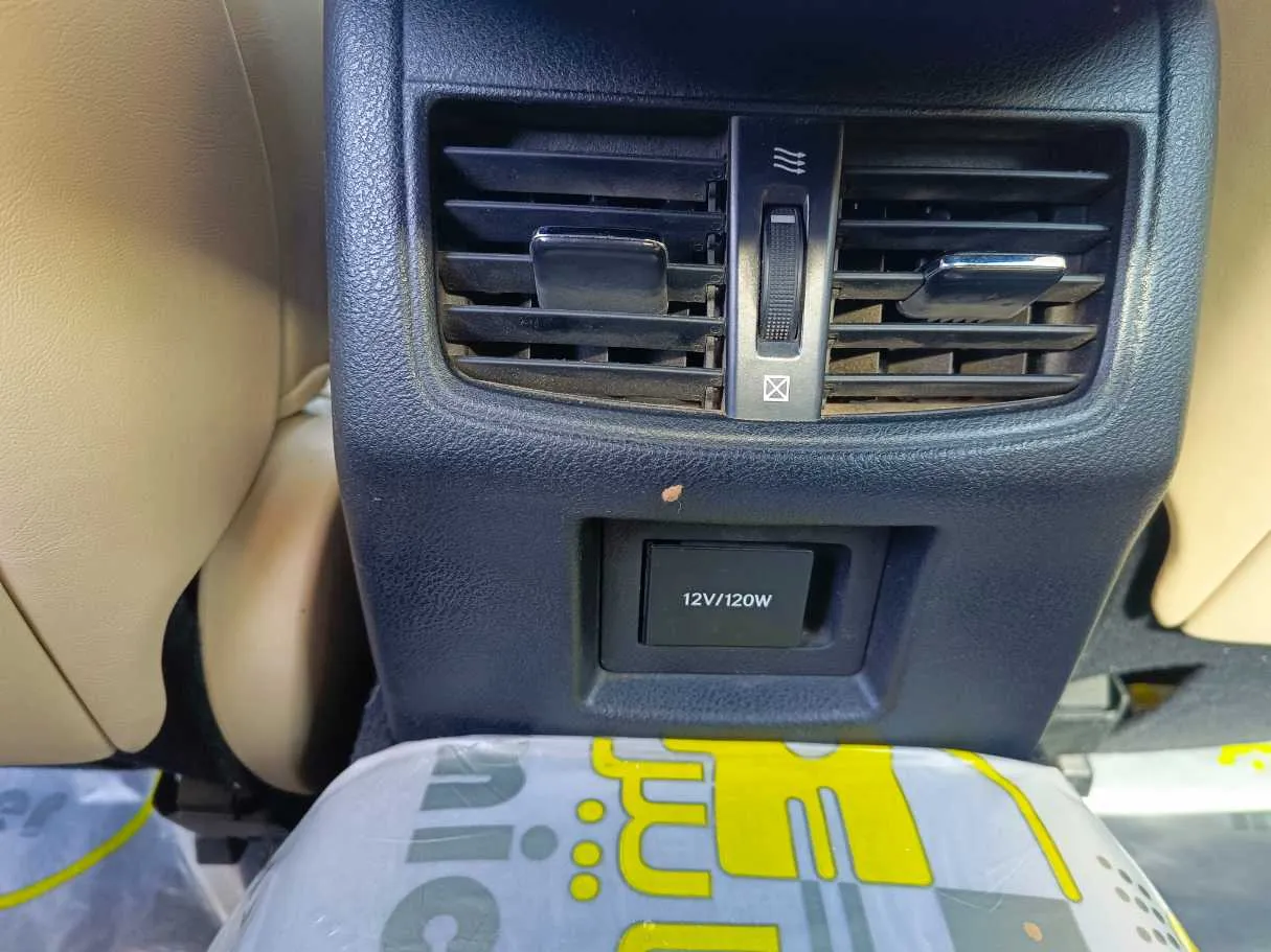 Car image 36