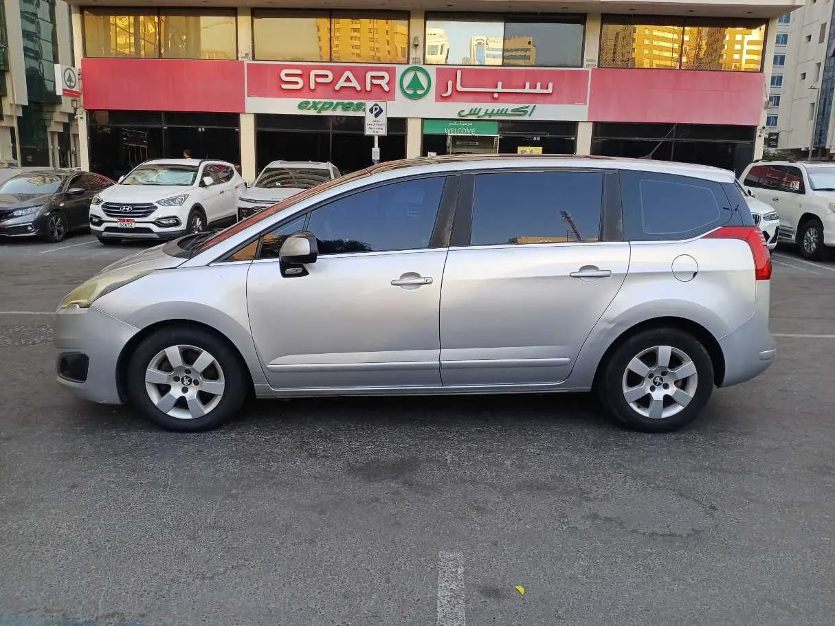 Car image 4