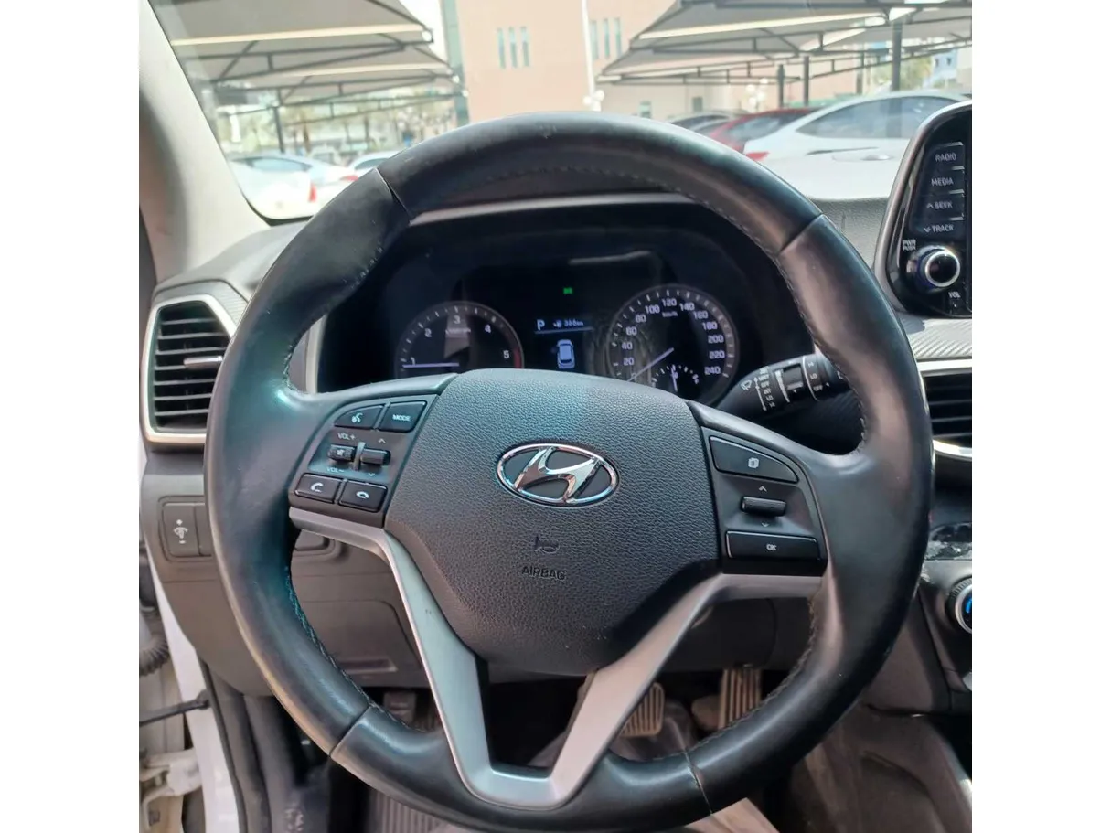 Car image 23