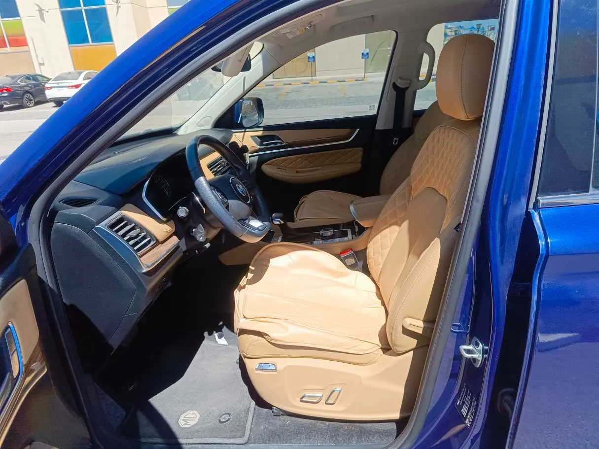 Car image 14
