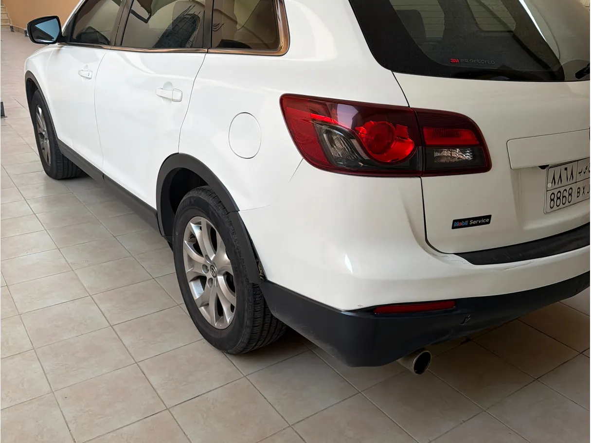 Car image 4