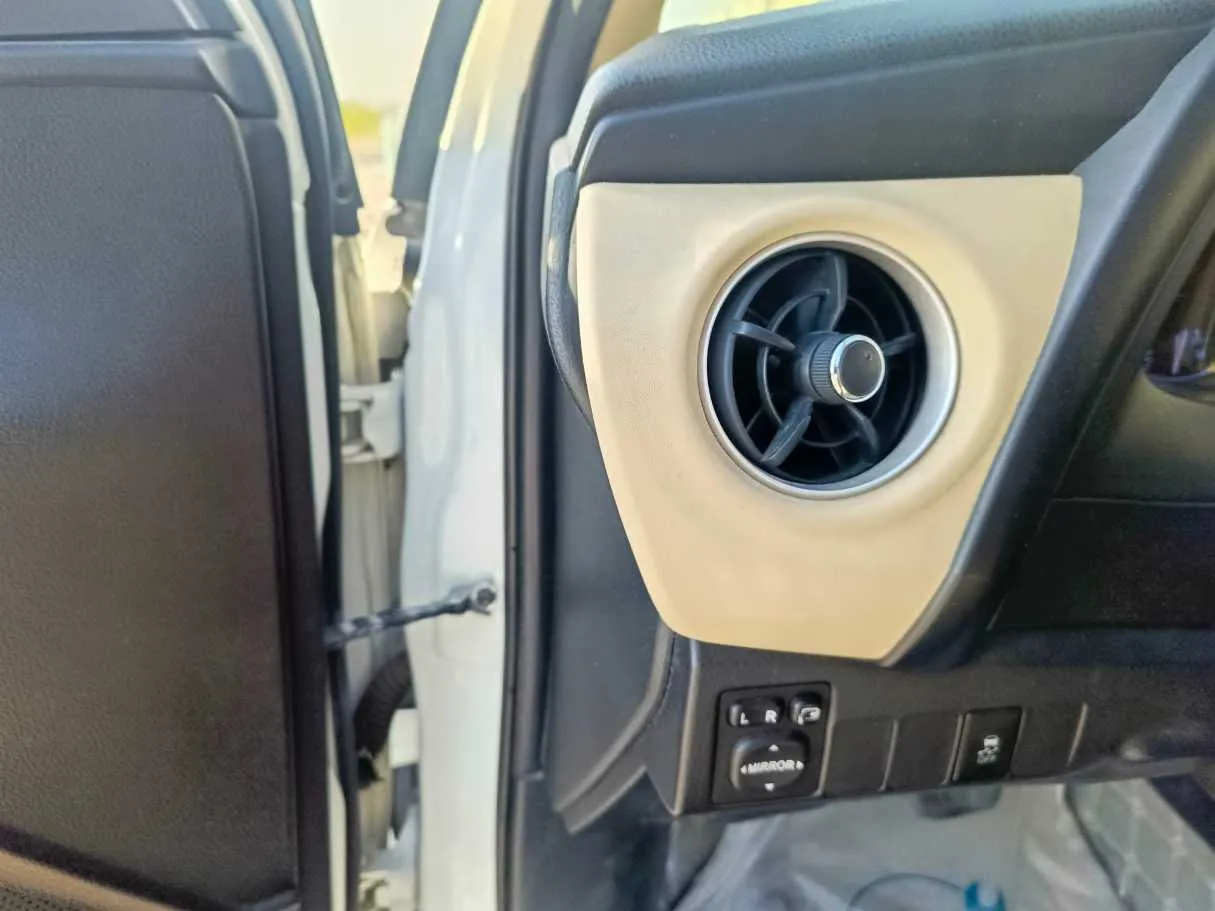 Car image 30