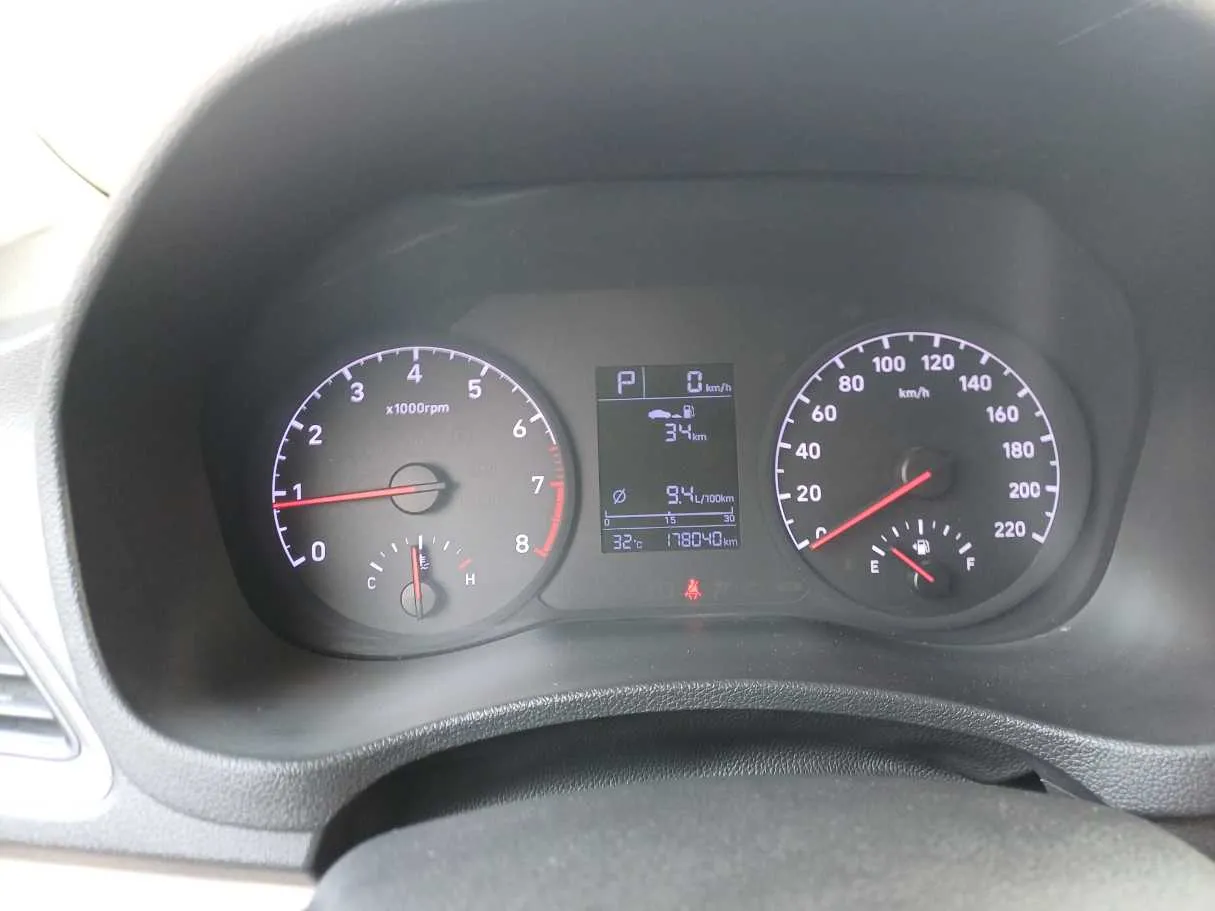 Car image 19