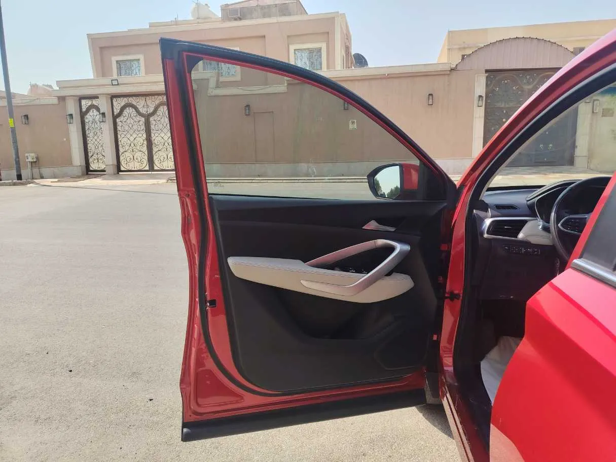 Car image 11