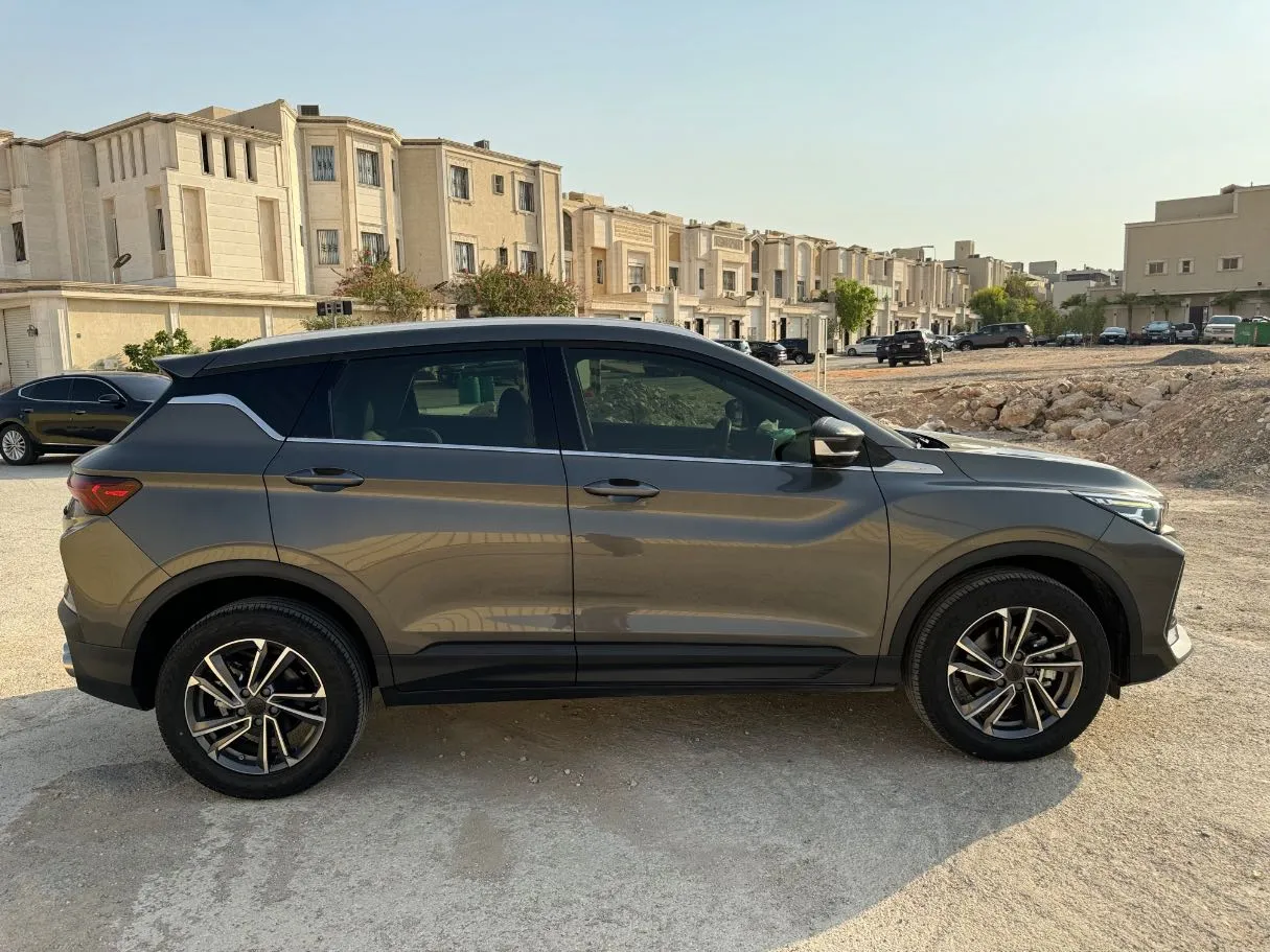 Car image 4