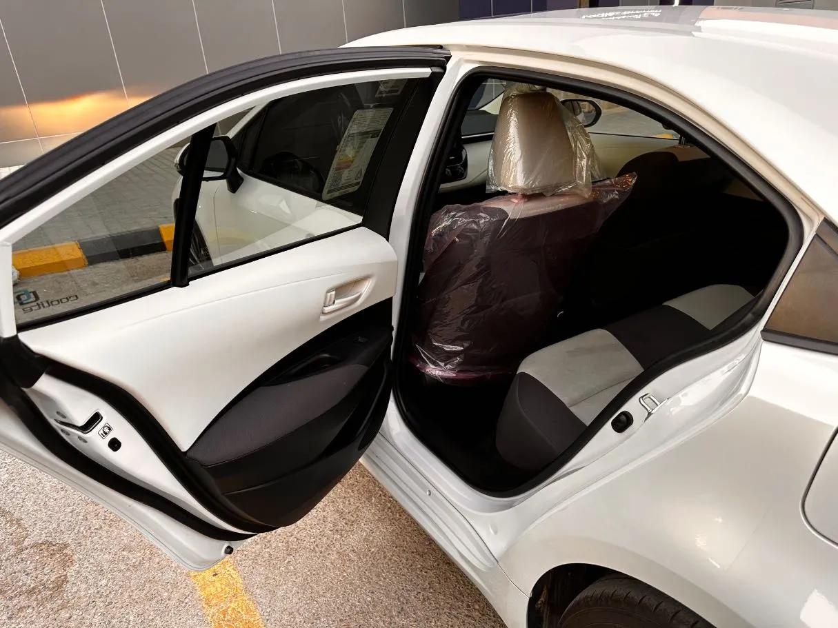 Car image 13