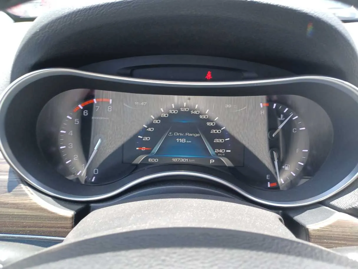 Car image 19