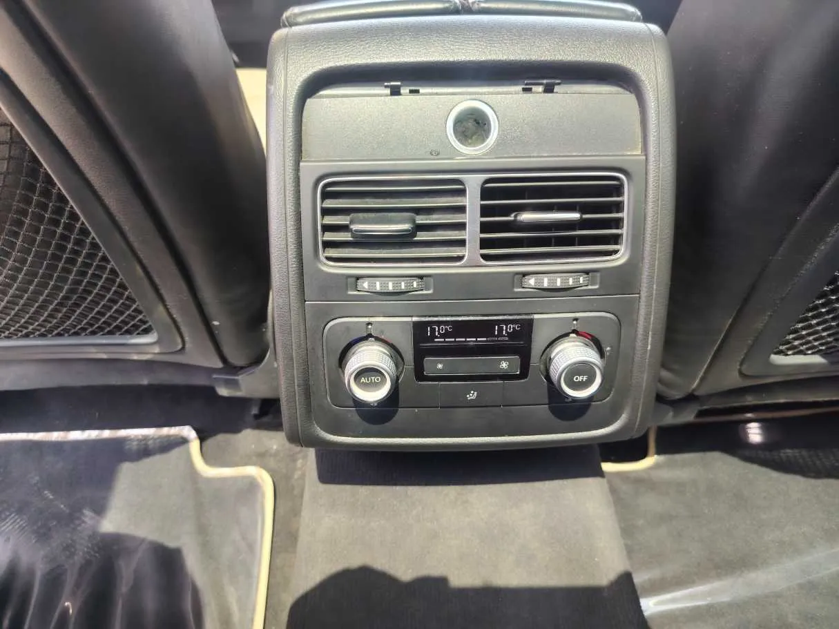 Car image 29
