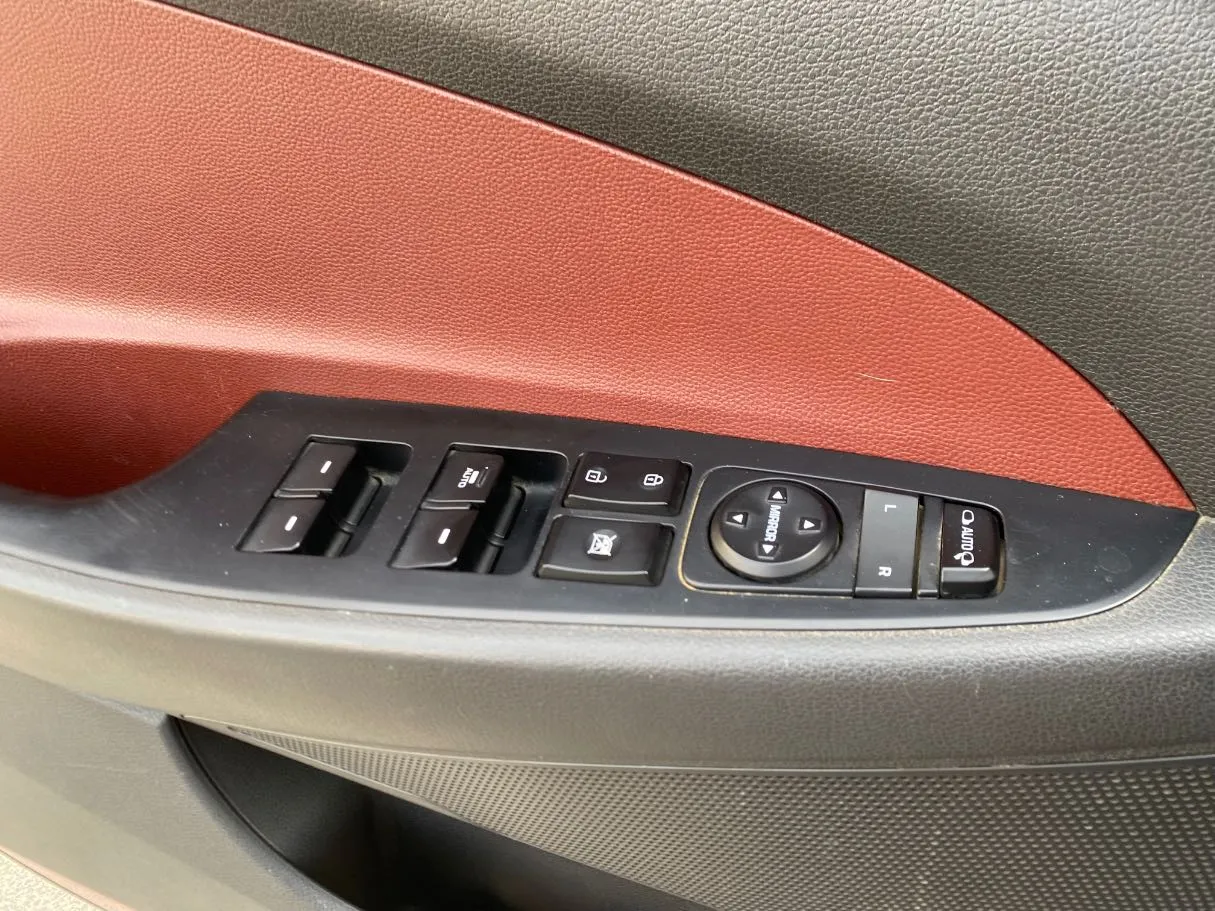Car image 25