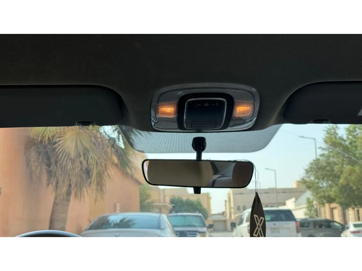 Car image 22
