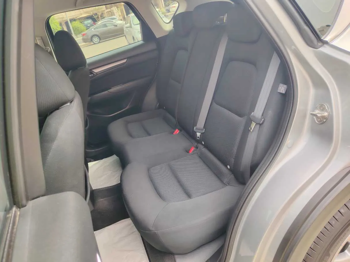 Car image 16