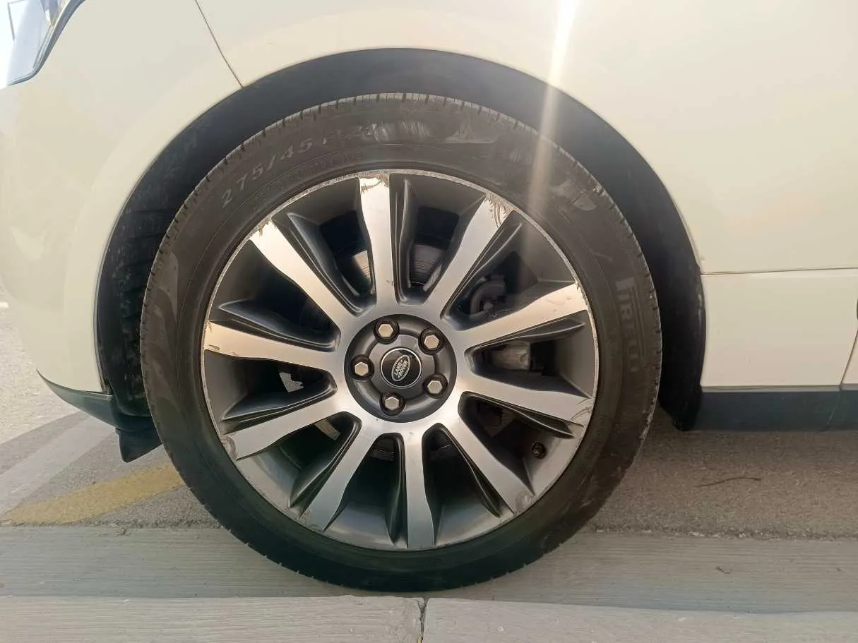 Car image 9