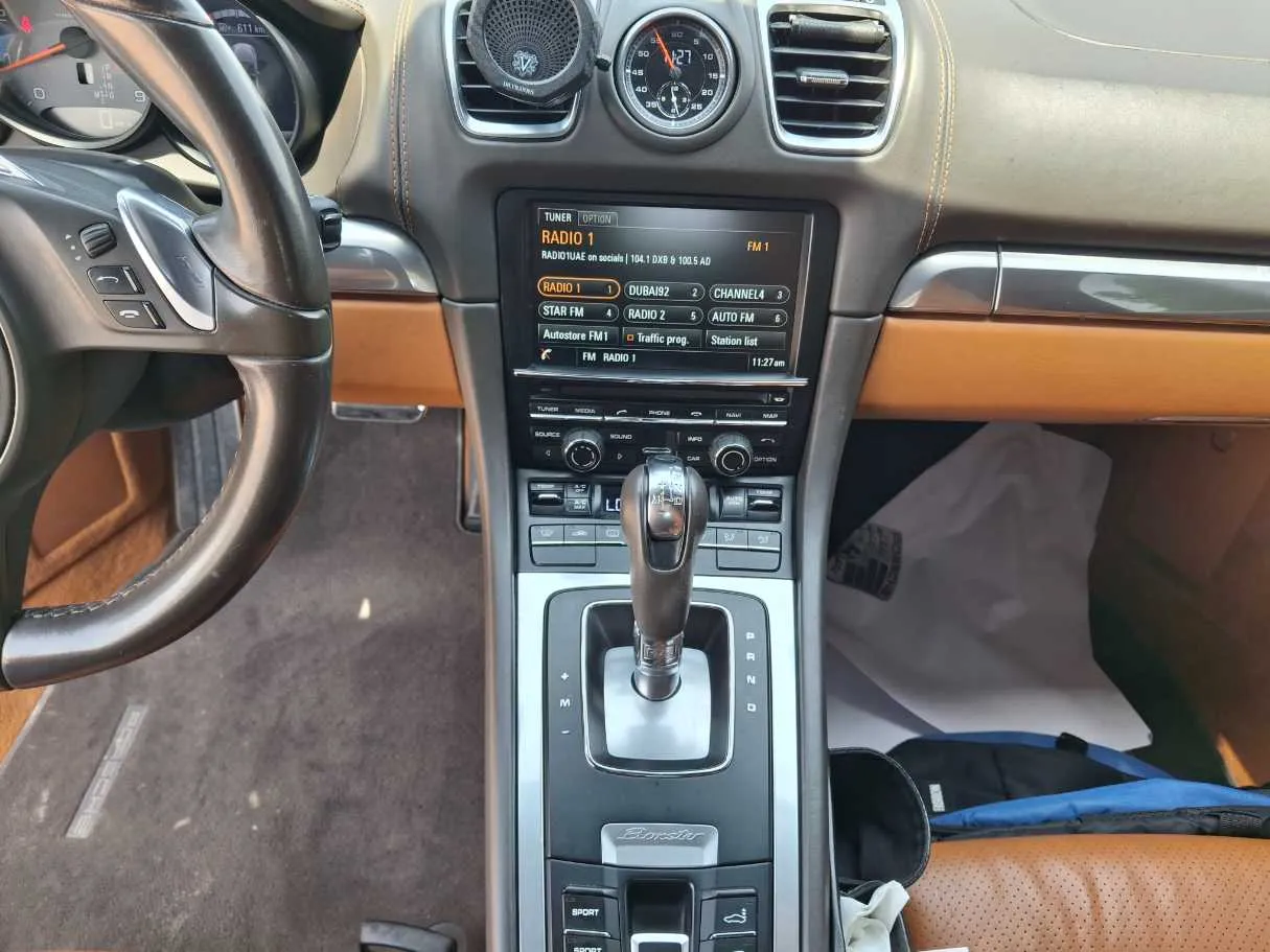 Car image 14