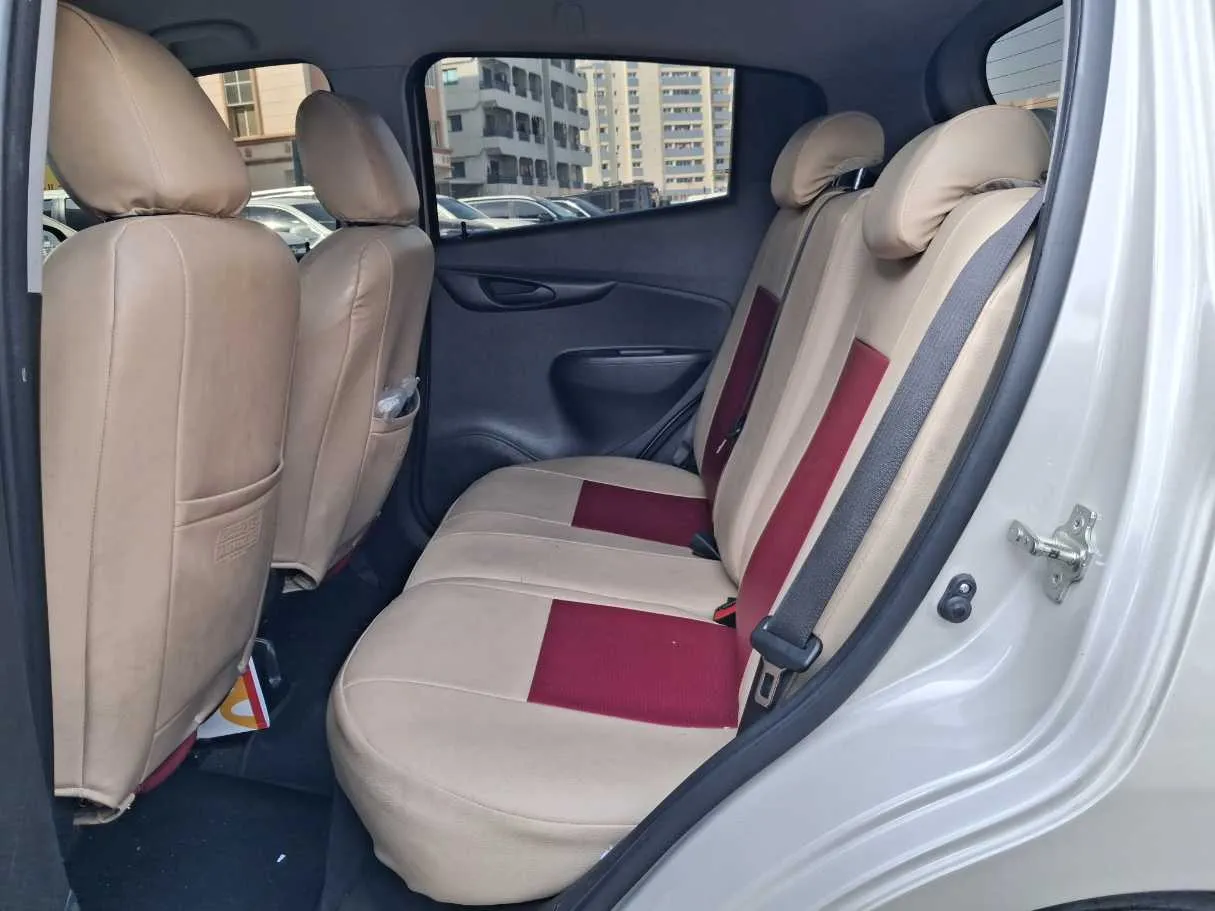 Car image 13
