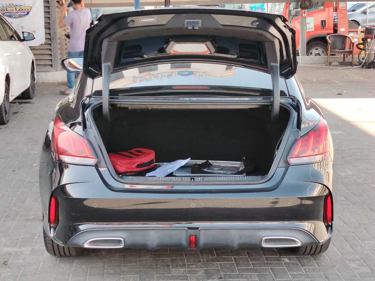 Car image 25