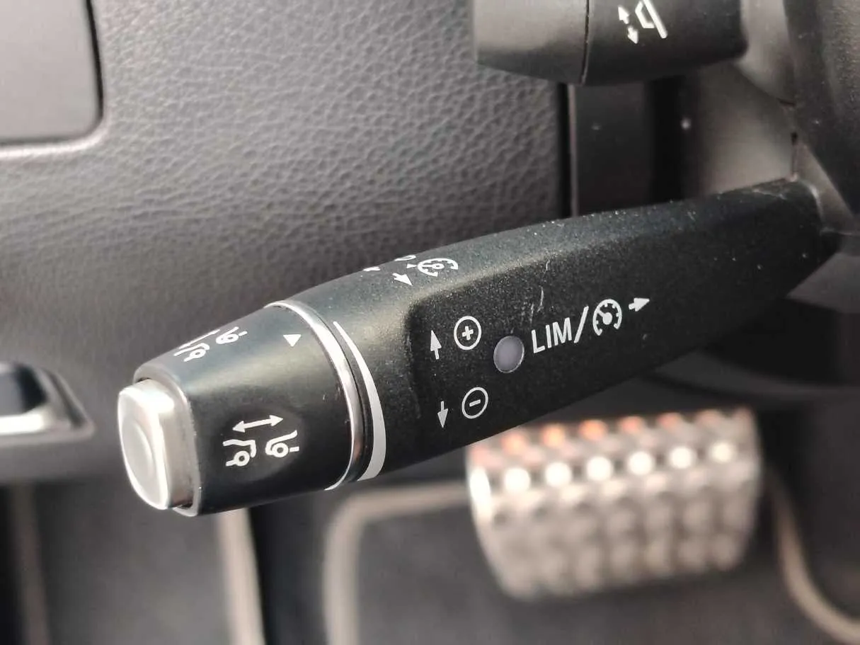 Car image 36