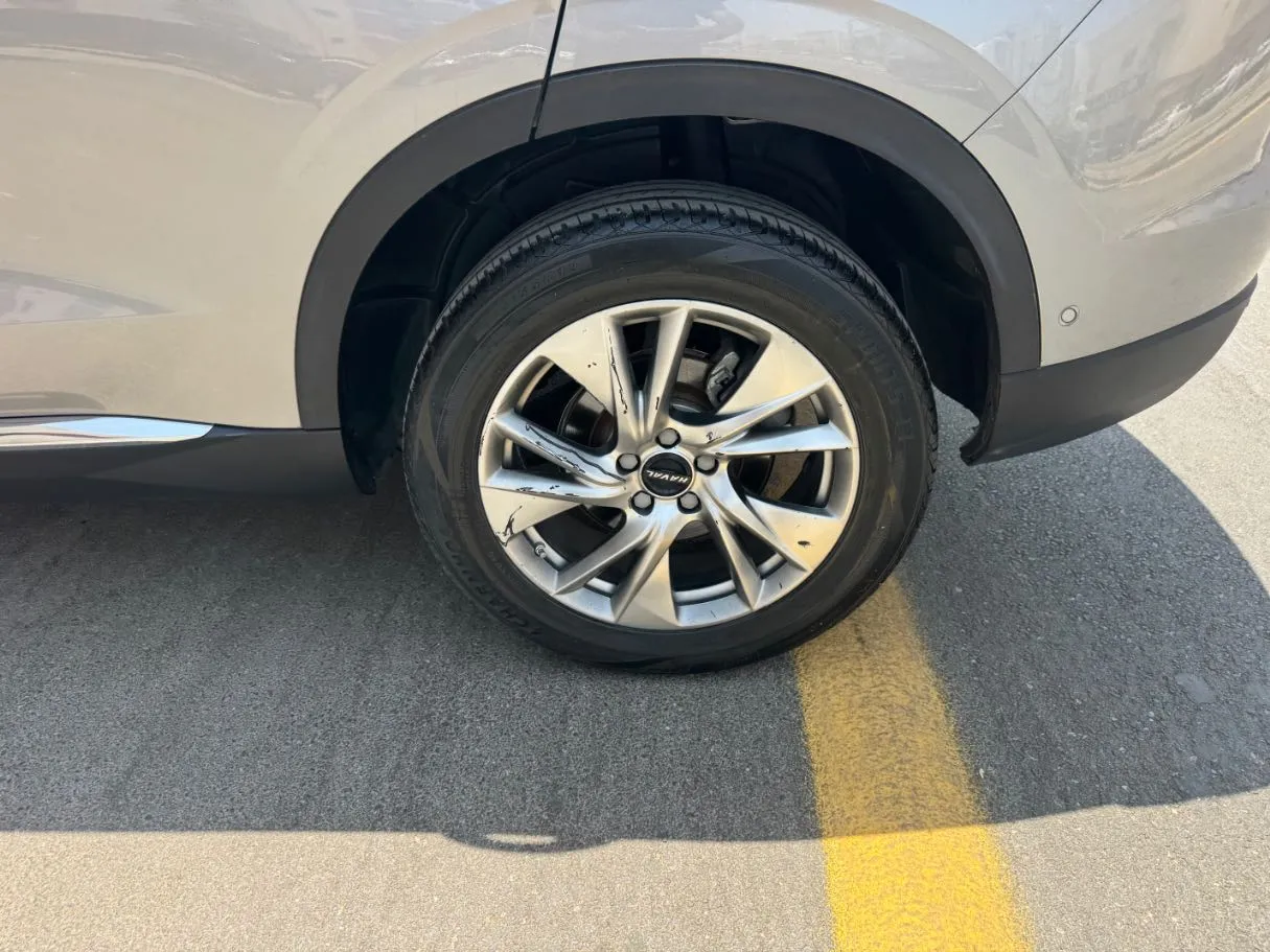 Car image 9