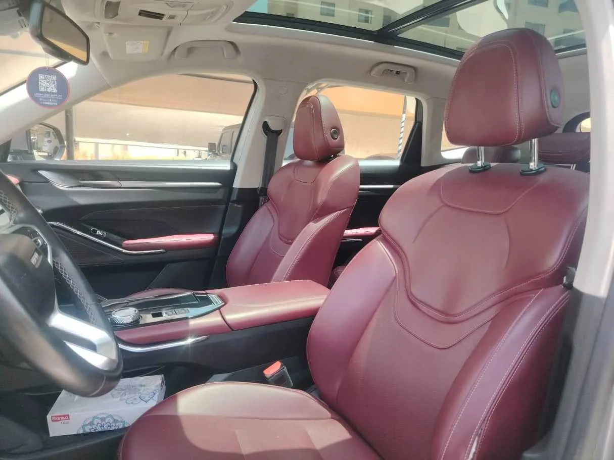 Car image 12
