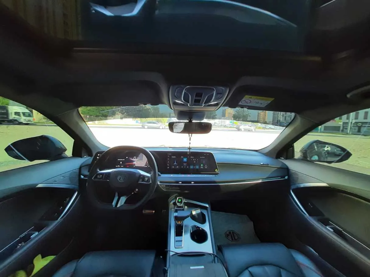 Car image 17