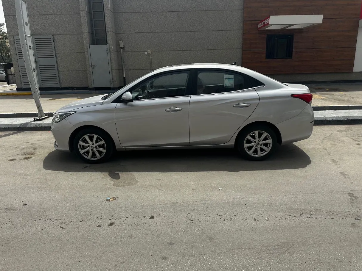 Car image 8