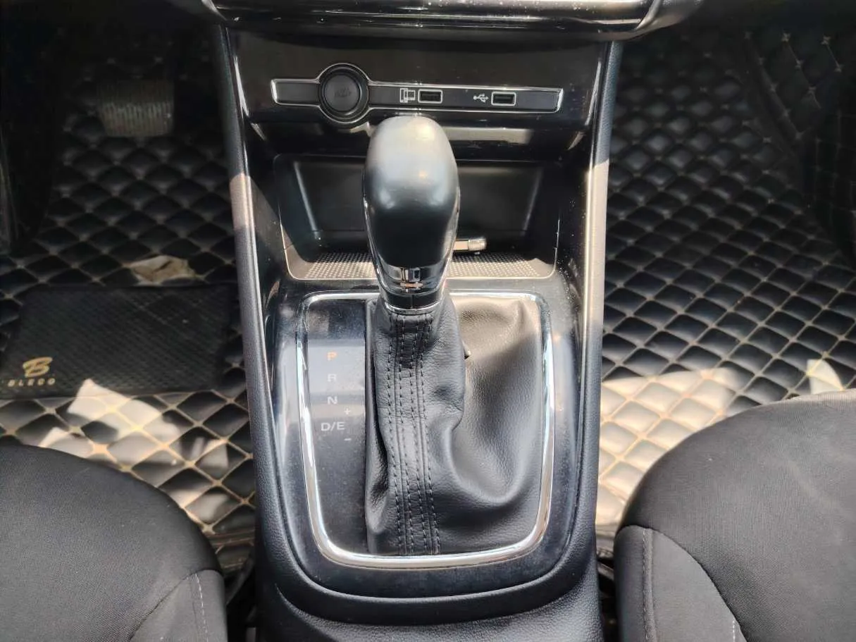 Car image 15