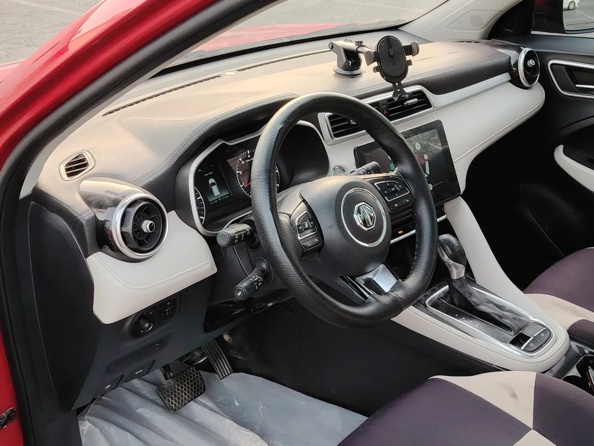 Car image 12