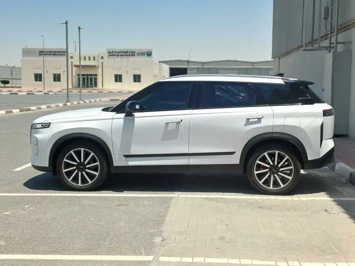 Car image 4