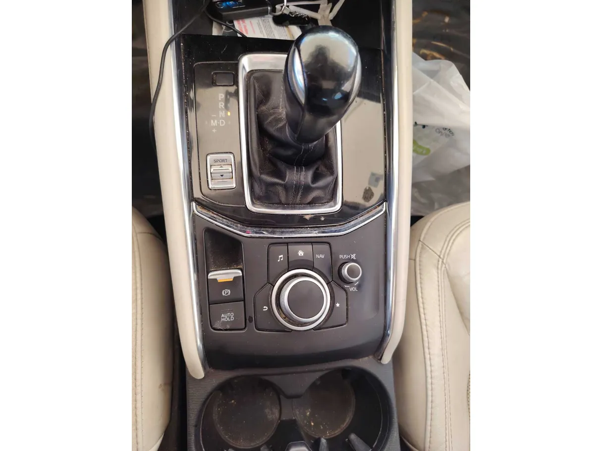 Car image 15