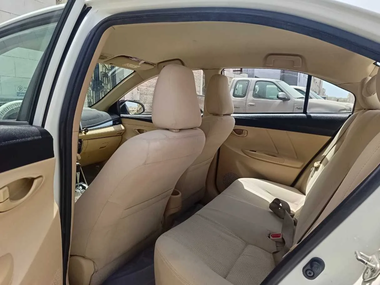 Car image 16