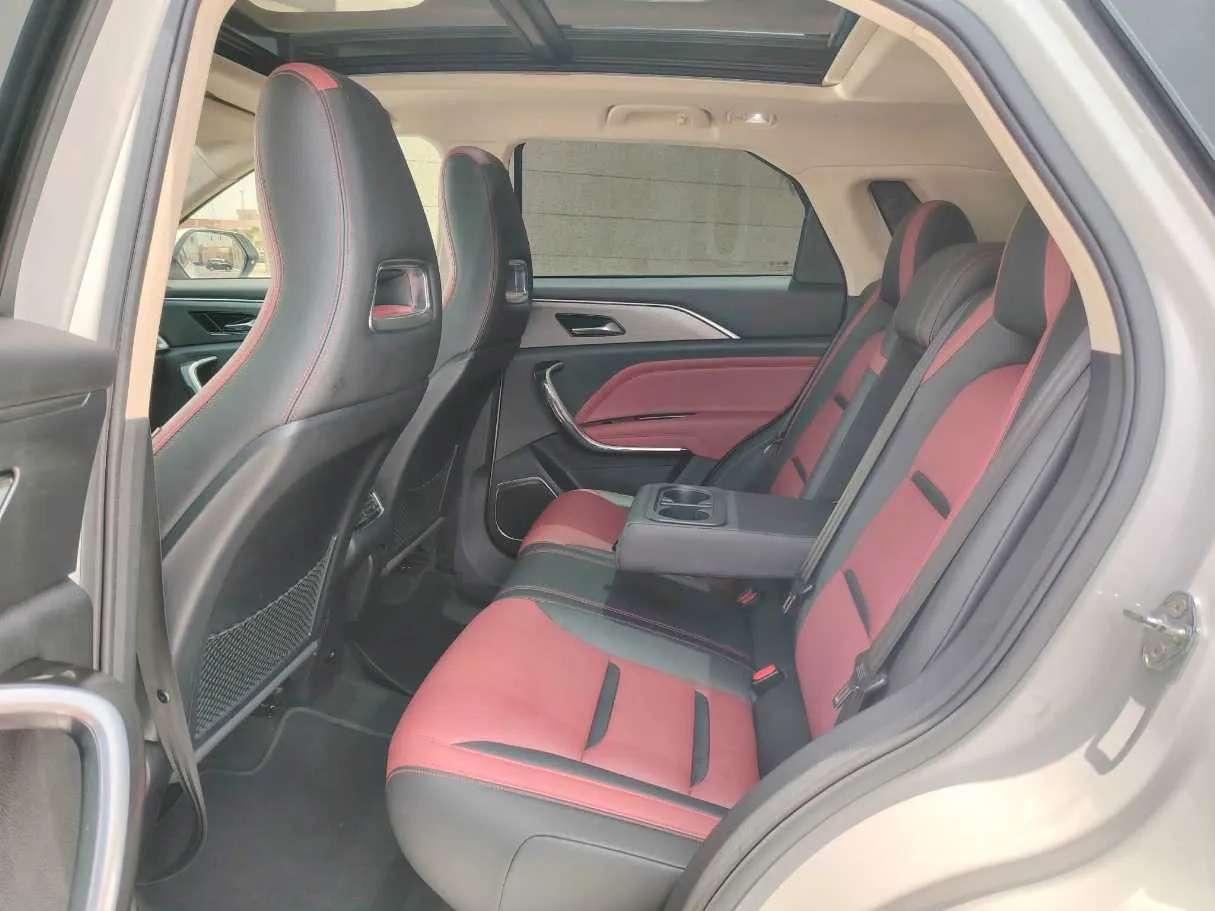 Car image 17