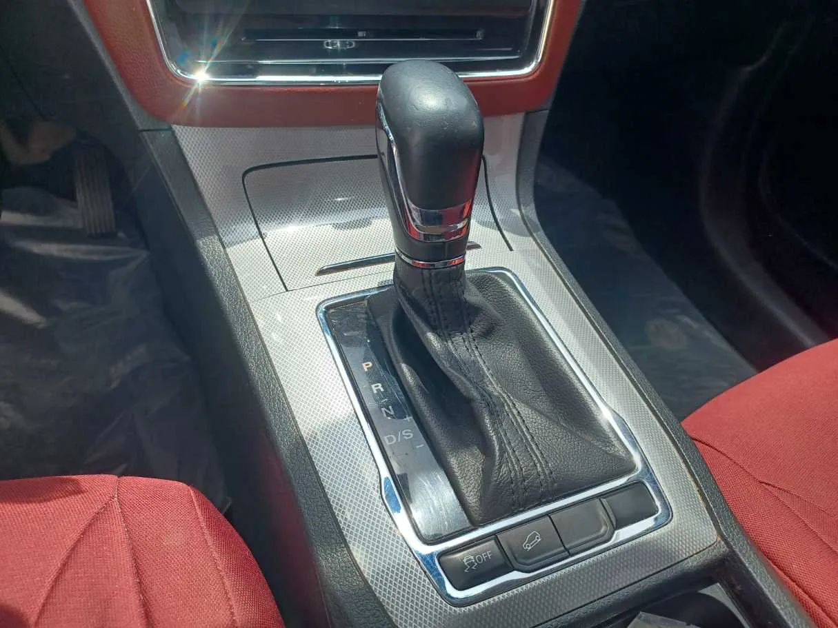 Car image 17