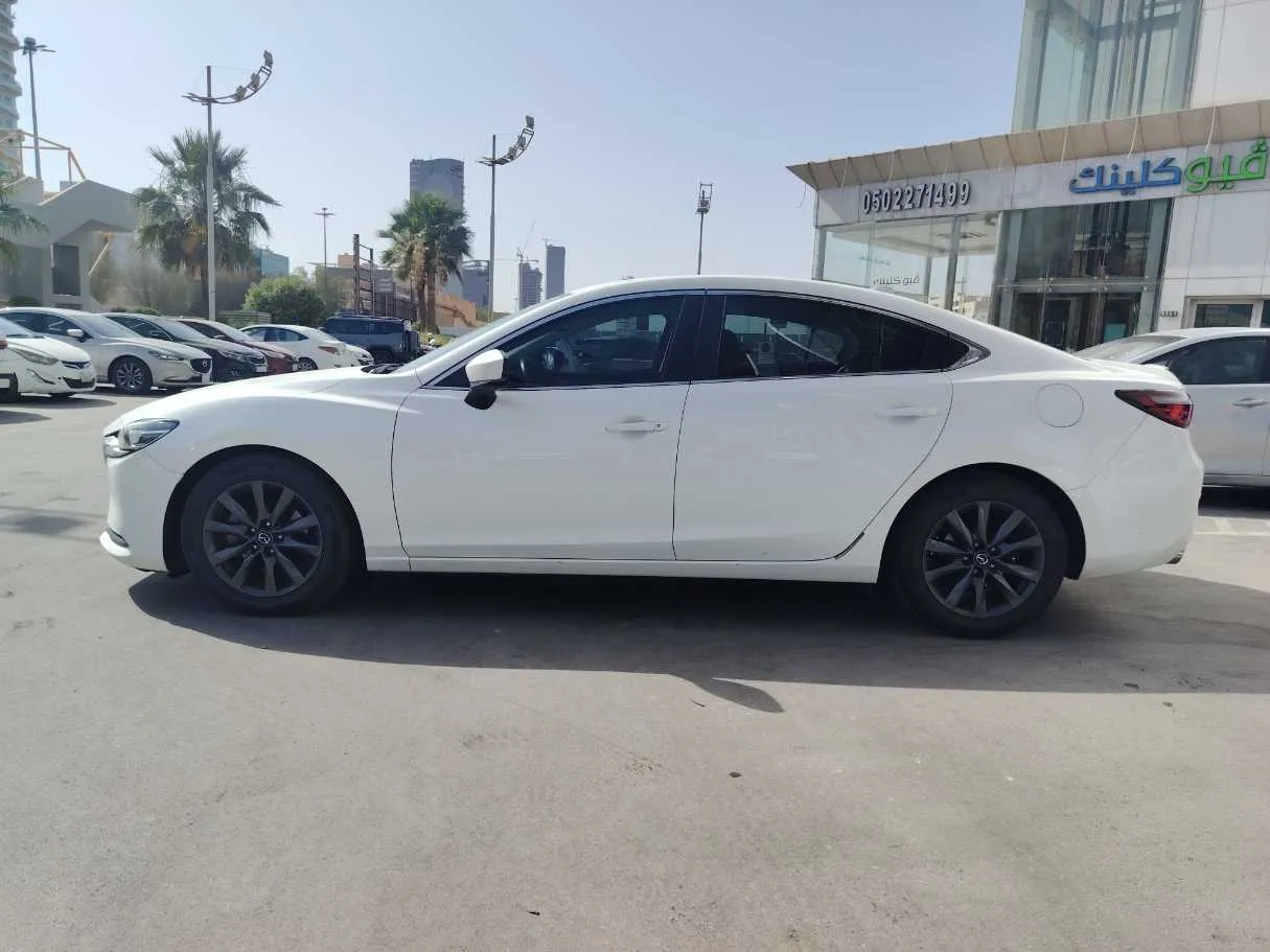 Car image 8