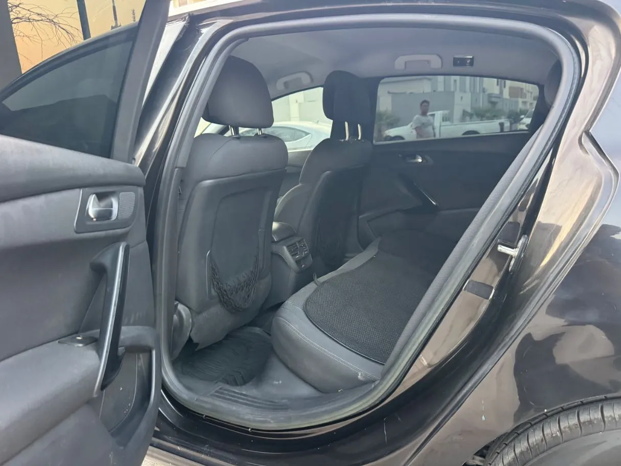 Car image 13