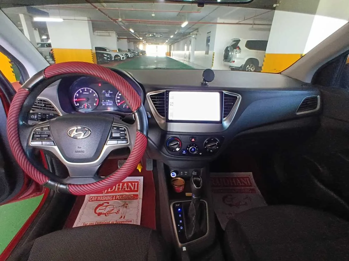 Car image 15
