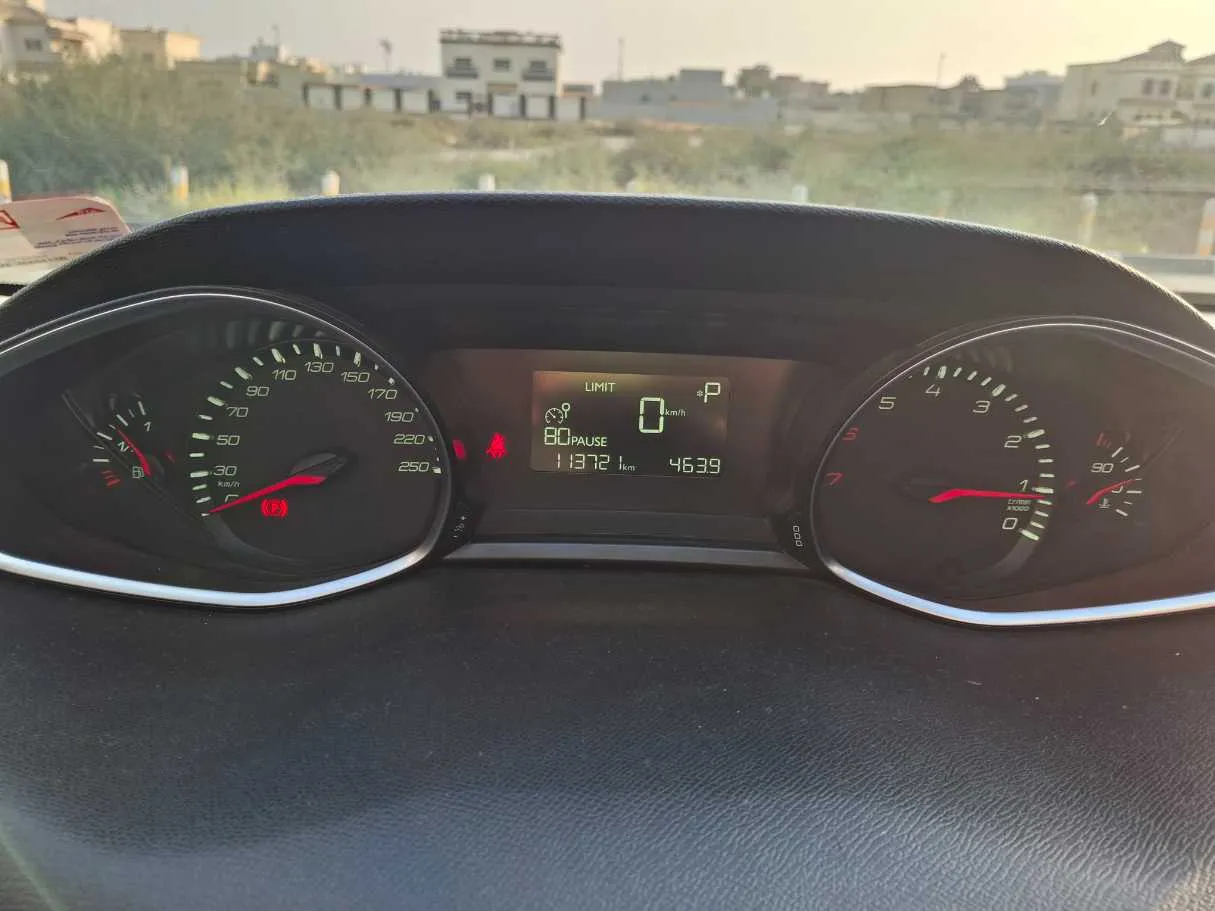 Car image 18