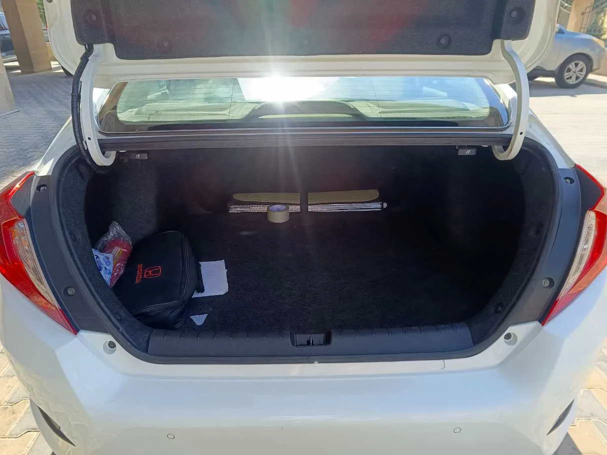 Car image 24