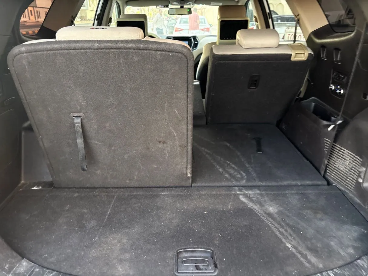 Car image 25