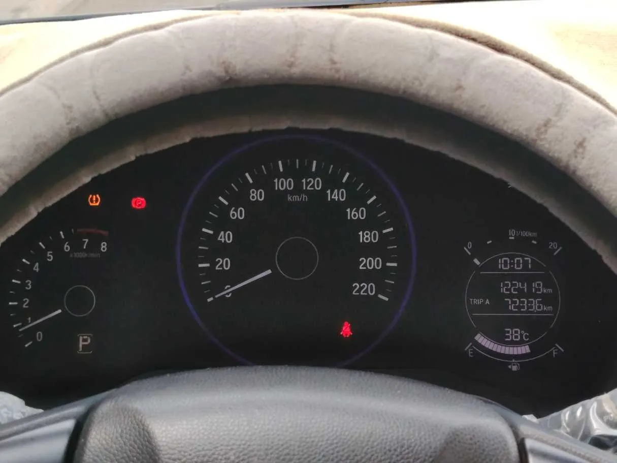 Car image 19