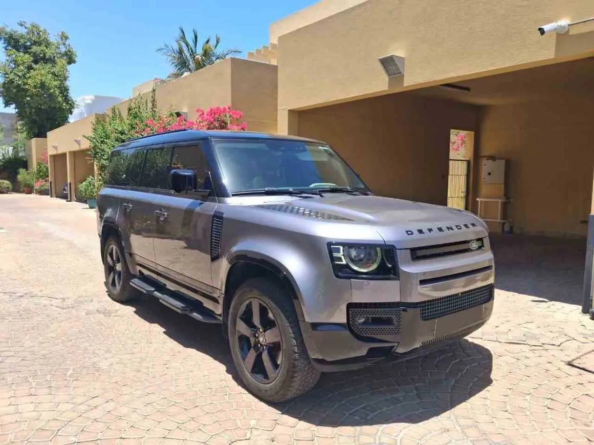 Car image 3