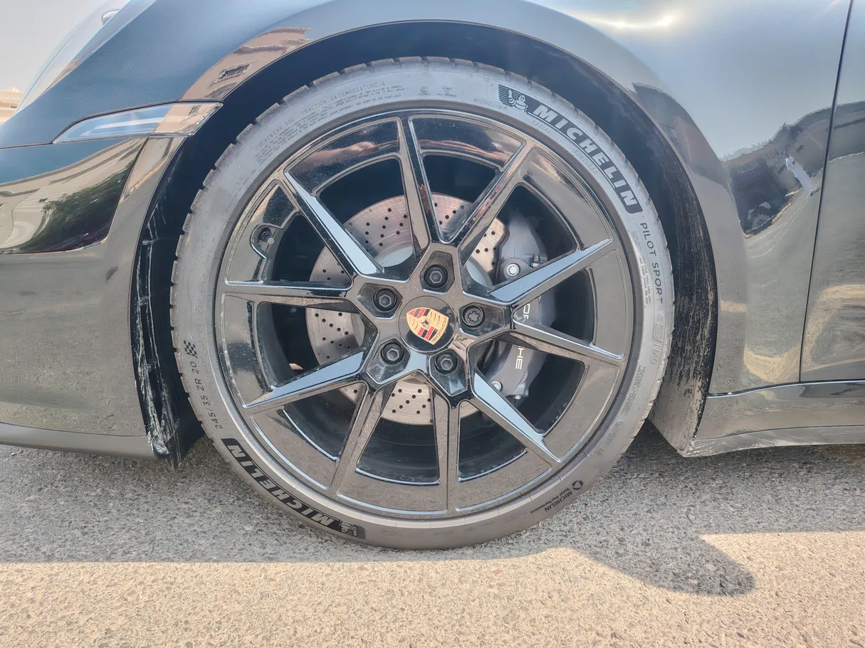 Car image 9